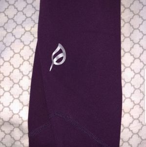 Cropped eggplant ptula leggings